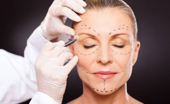 Czy wiek stanowi ograniczenie w chirurgii plastycznej?