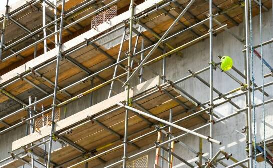 Bezpieczeństwo pracy z rusztowaniem warszawskim – co warto wiedzieć?