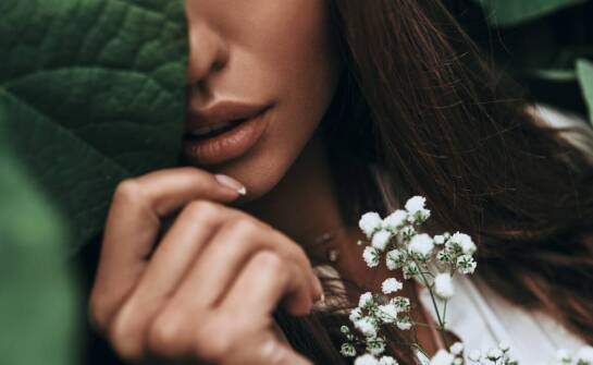 Jak psychologiczne aspekty wpływają na kondycję włosów?