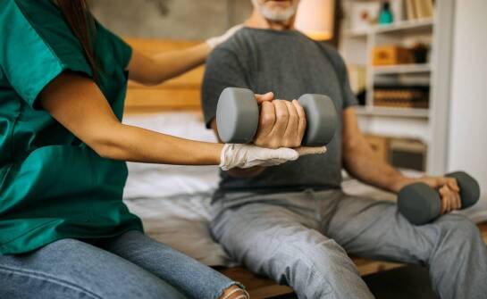 Skuteczne techniki fizjoterapii stosowane w rehabilitacji po udarze