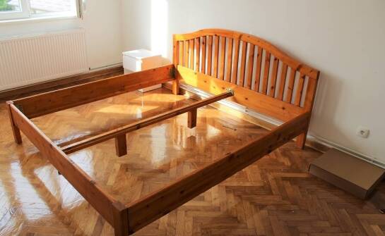 Wybór odpowiedniego producenta stelaży do łóżek – na co zwrócić uwagę?