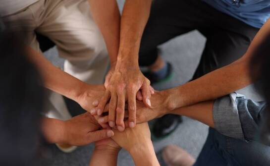 Jakie są wyzwania w prowadzeniu terapii grupowej w ośrodkach odwykowych?