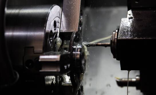 Frezowanie a inne techniki skrawania: co wybrać w zależności od materiału?