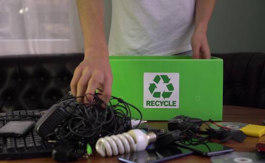 Jak przebiega utylizacja komputerów: kluczowe etapy procesu