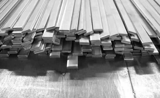 Stal damasceńska w produkcji płaskowników