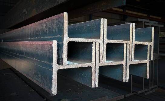 Stal konstrukcyjna jako kluczowy materiał w projektach modernizacji infrastruktury publicznej