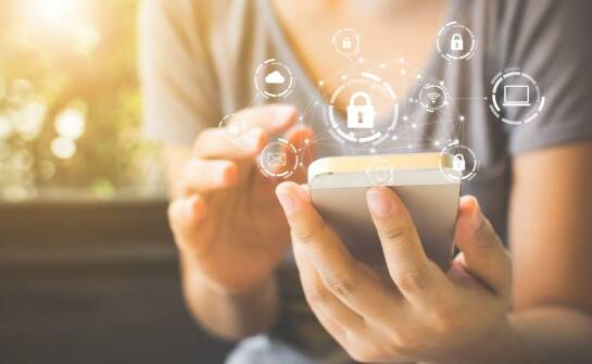 Bezpieczeństwo informacji a bloker GSM: jak to się łączy?