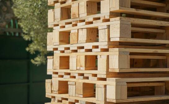 Wykorzystanie palet jednorazowych w logistyce i transporcie