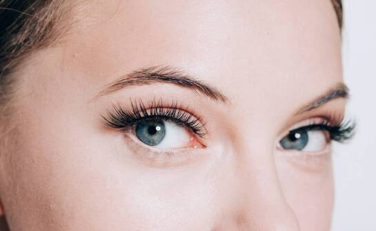 Jak długo trwa proces gojenia po makijażu permanentnym oczu?