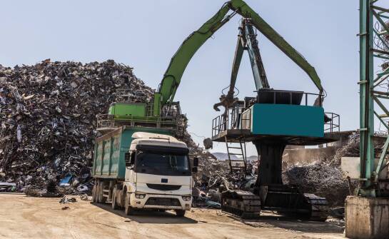 Jak nasza firma optymalizuje transport materiałów dla dużych zleceń?