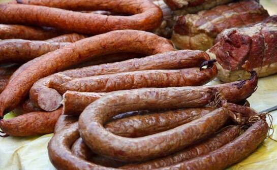 Swojskie wędliny z Supraśla: jak powstają lokalne specjały