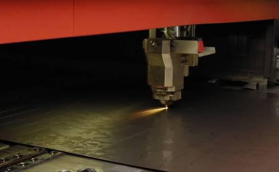 Rola laserowego cięcia blach w estetyce stalowych konstrukcji