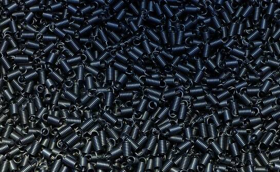 Jak sprężyny spiralne mogą poprawić wydajność systemów hamulcowych?