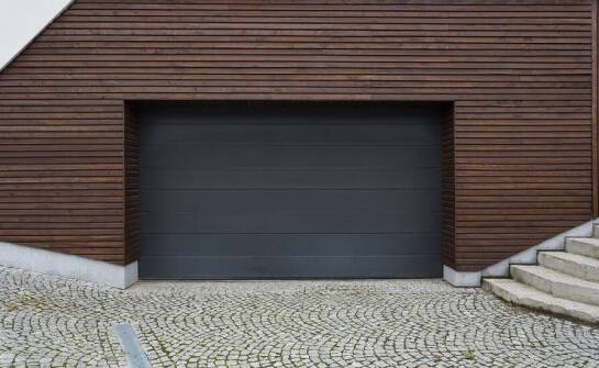 Kluczowe cechy bram garażowych zapewniających bezpieczeństwo