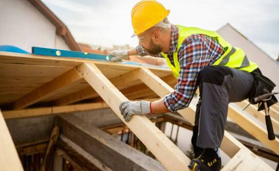 O czym należy pamiętać podczas montażu więźby dachowej?