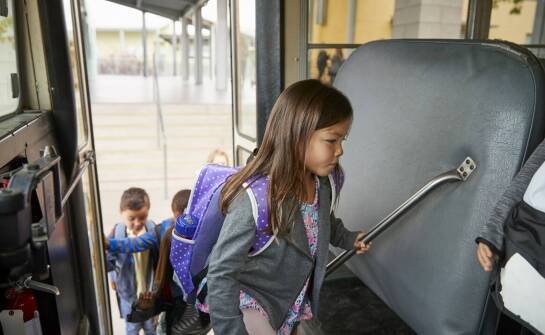 Wynajem autokarów na wycieczki szkolne - bezpieczny transport dla najmłodszych