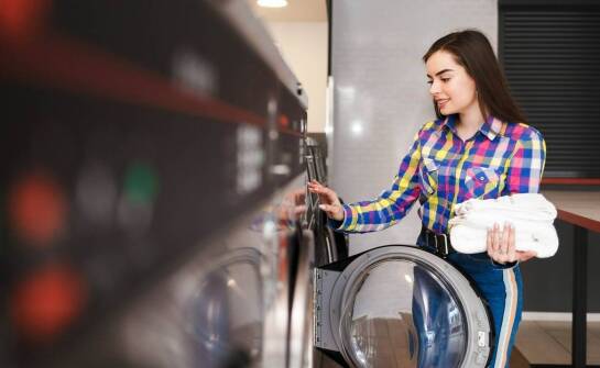 Jakie usługi dodatkowe oferuje pralnia przemysłowa dla branży hotelarskiej?