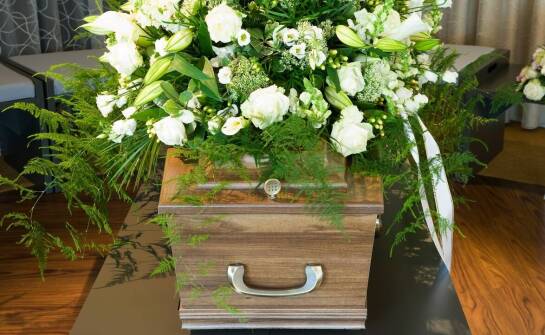 Jak sprawnie przejść przez formalności pogrzebowe dzięki profesjonalnej pomocy?