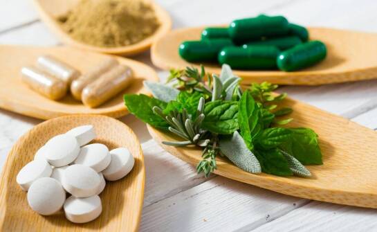 Przegląd suplementów diety dla kobiet dostępnych w drogerii internetowej