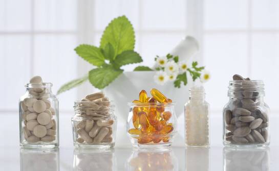 Kto w Polsce realizuje kompleksowo produkcję suplementów pod marką klienta?