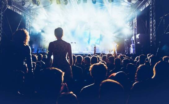 Porównanie namiotów pneumatycznych i sferycznych – co lepiej wybrać?