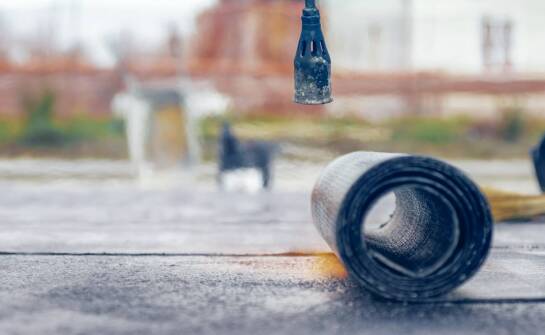 Jakie są dostępne opcje montażu plandek na taras?