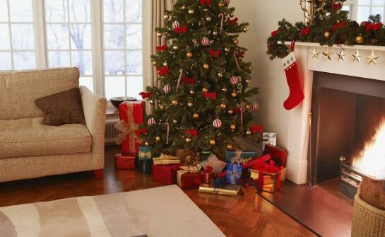 Zalety stosowania metalowych stojaków na choinki w przestrzeniach komercyjnych