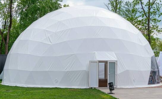 Jak namioty pneumatyczne mogą wspierać działania promocyjne firmy?