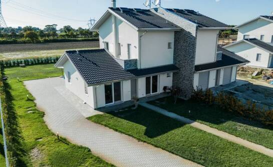 Jakie są kluczowe korzyści z budowy domów w Raszynie?