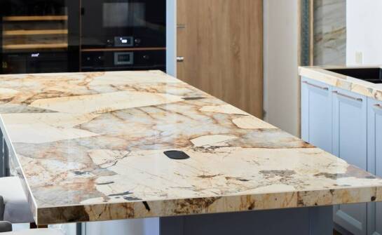 Jak hurtownia marmuru przyczynia się do rozwoju projektów sportowych?