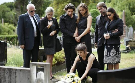 Kluczowe aspekty formalności pogrzebowych: poradnik dla rodzin