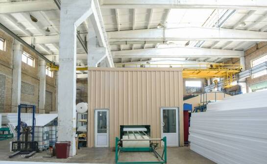 Płyty PCV komorowe a oszczędność energii w budynkach mieszkalnych