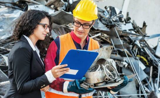 Jakie są kluczowe aspekty współpracy z firmami dostarczającymi złom?