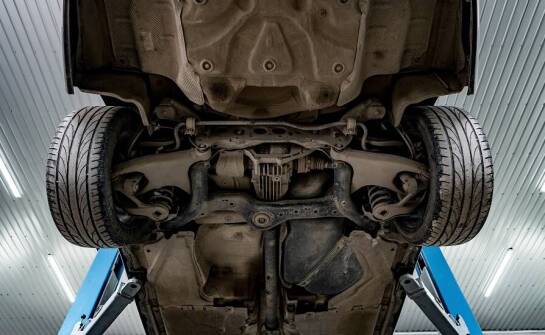 Różnice między nowymi a regenerowanymi belkami zawieszenia tylnego