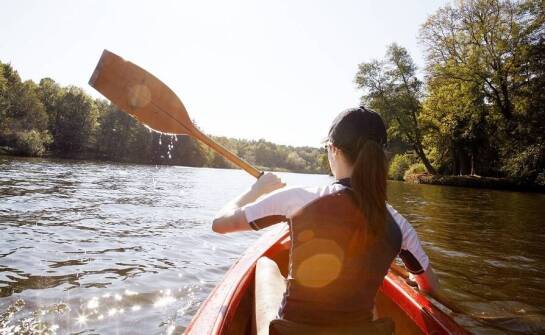 Kajaki Łyna: Dlaczego warto wybrać tę rzekę na swoją wodną przygodę?