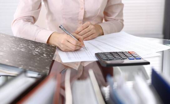 Kadry i płace a koszty działalności – jak biuro rachunkowe może pomóc w optymalizacji?