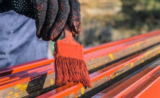 Farba poliuretanowa do metalu a trwałość powłok ochronnych