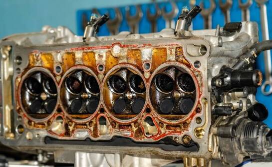 Jak regeneracja głowic wpływa na pracę pojazdów ciężarowych?