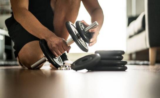Jak odpowiednie odwazniki do hantli wspierają rozwój mięśni