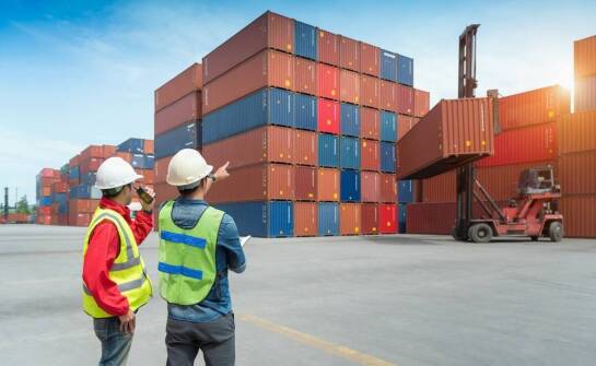 Jakie są najnowsze trendy w transporcie kontenerów morskich?