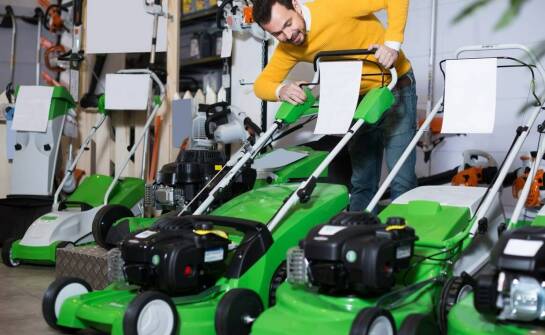 Wydajność kosiarek ogrodowych – jakie parametry są kluczowe?