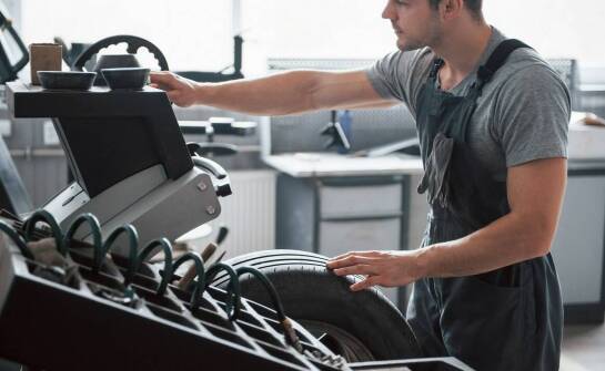 Wulkanizacja a długowieczność opon – jak profesjonalna obsługa wpływa na żywotność ogumienia?