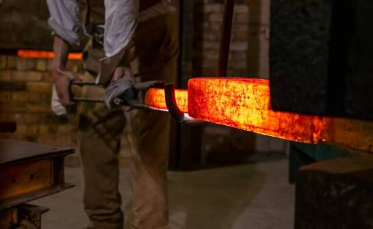 Jakie są najważniejsze cechy pieców do hartowania?