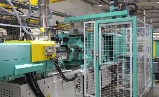 Wie kann man einen Auftrag für die Spritzgießmaschine erteilen, wenn man im Industriebetrieb keine richtige Ausrüstung hat?