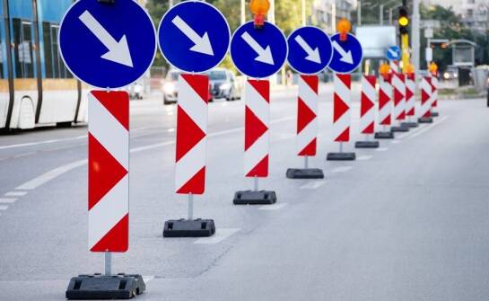 Rola aktywnych oznakowań w nowoczesnych systemach zarządzania ruchem