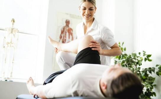 Rola fizjoterapii w leczeniu przewlekłego bólu – co oferuje Lublin?