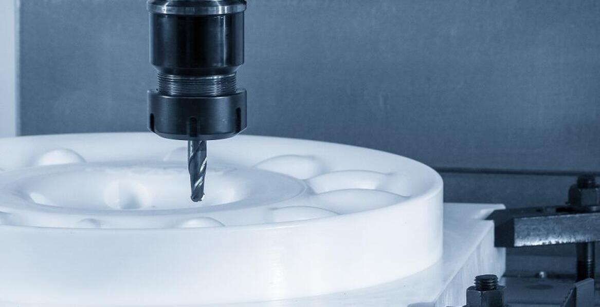 Jak wybrać odpowiednie metody obróbki mechanicznej dla różnych typów tworzyw sztucznych?