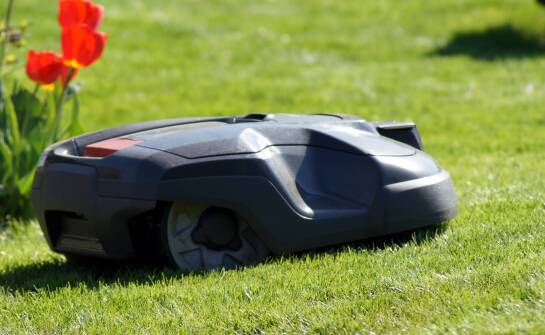 Montaż robotów koszących – co warto wiedzieć przed instalacją?