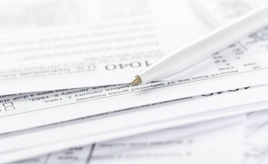 Jak biuro nieruchomości wspiera klientów przy finalizacji zakupu domu?