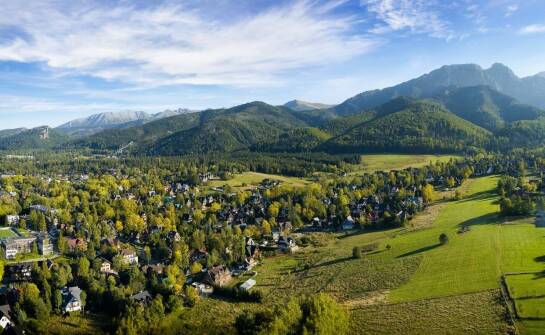 Zalety wyboru pensjonatu w górach: Dlaczego warto odwiedzić Karpacz?